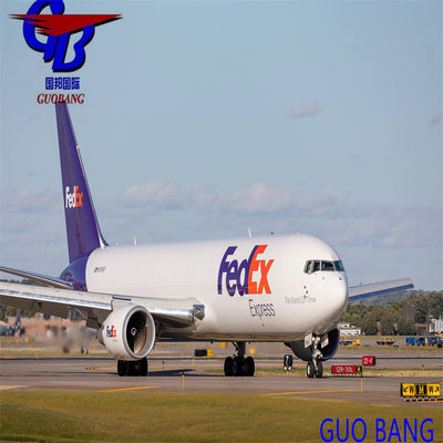 Transport par camion depuis les fournisseurs jusqu'au port/entrepôt. Expédition vers l'Angola par avion et services d'expédition abordables.